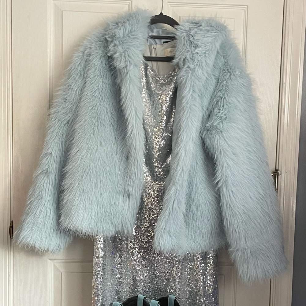 SORRY SOLD
Light Blue Faux Fur Jacket size MEDIUM!